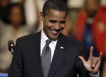 Obama, sátánt dicsőítő kézjele.